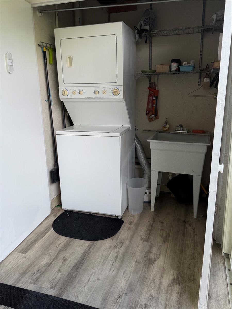 Image 29 of 50 For 3176 Lake Bayshore Drive 319