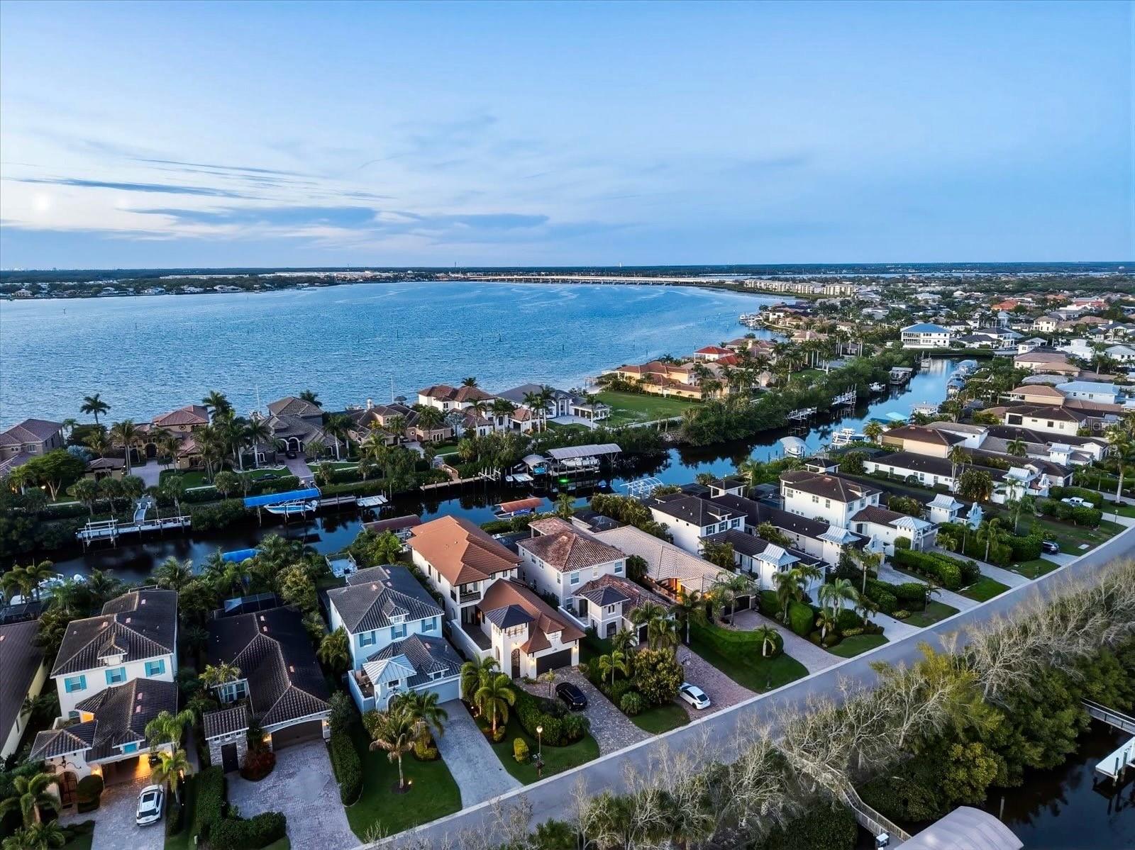 Image 3 of 50 For 4203 5th Avenue Ne