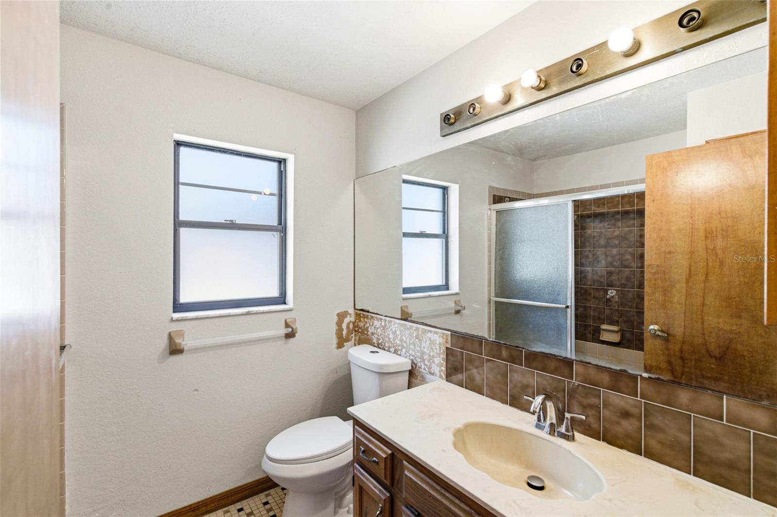 Listing photo id 10 for 18301 Branch Road