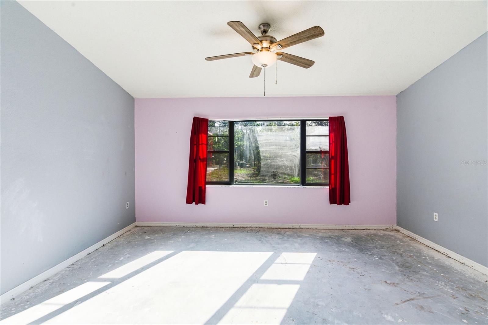 Listing photo id 11 for 18301 Branch Road