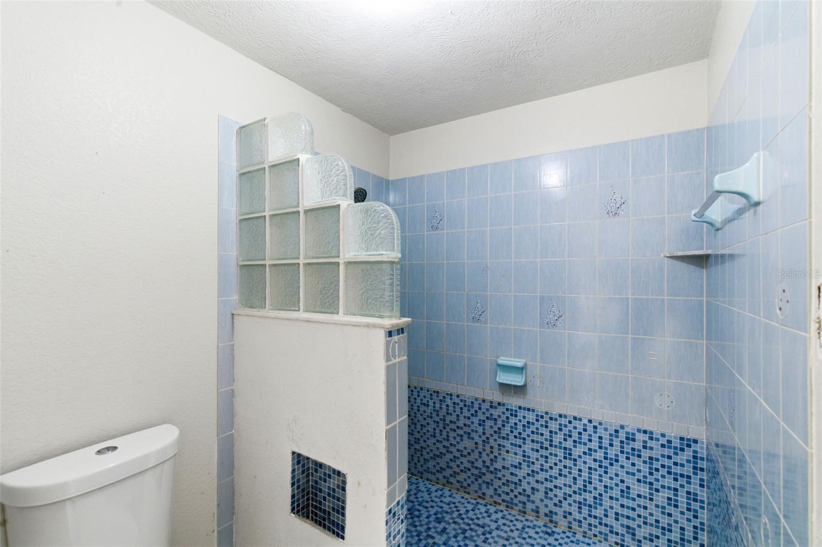 Listing photo id 14 for 18301 Branch Road