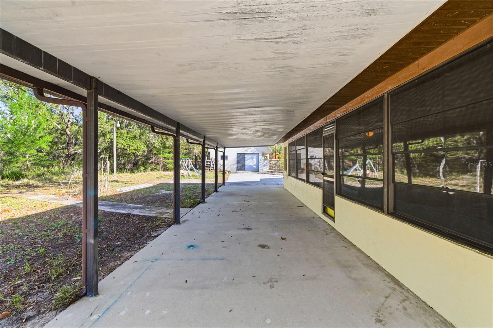 Listing photo id 16 for 18301 Branch Road