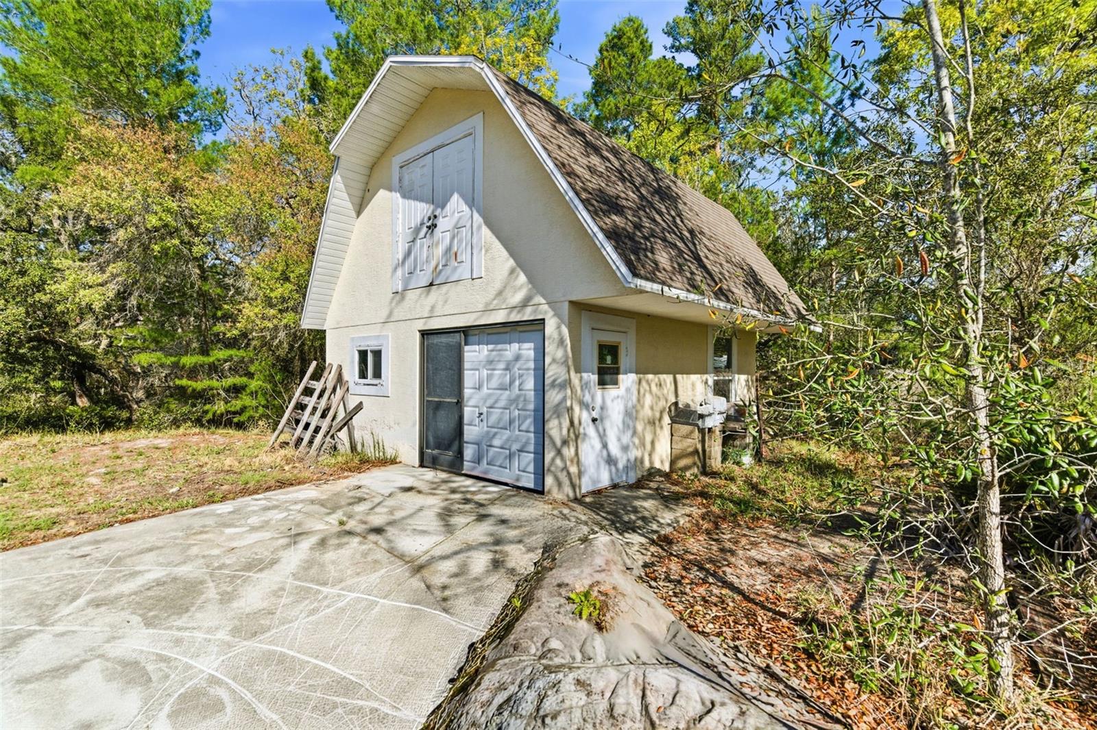 Listing photo id 17 for 18301 Branch Road