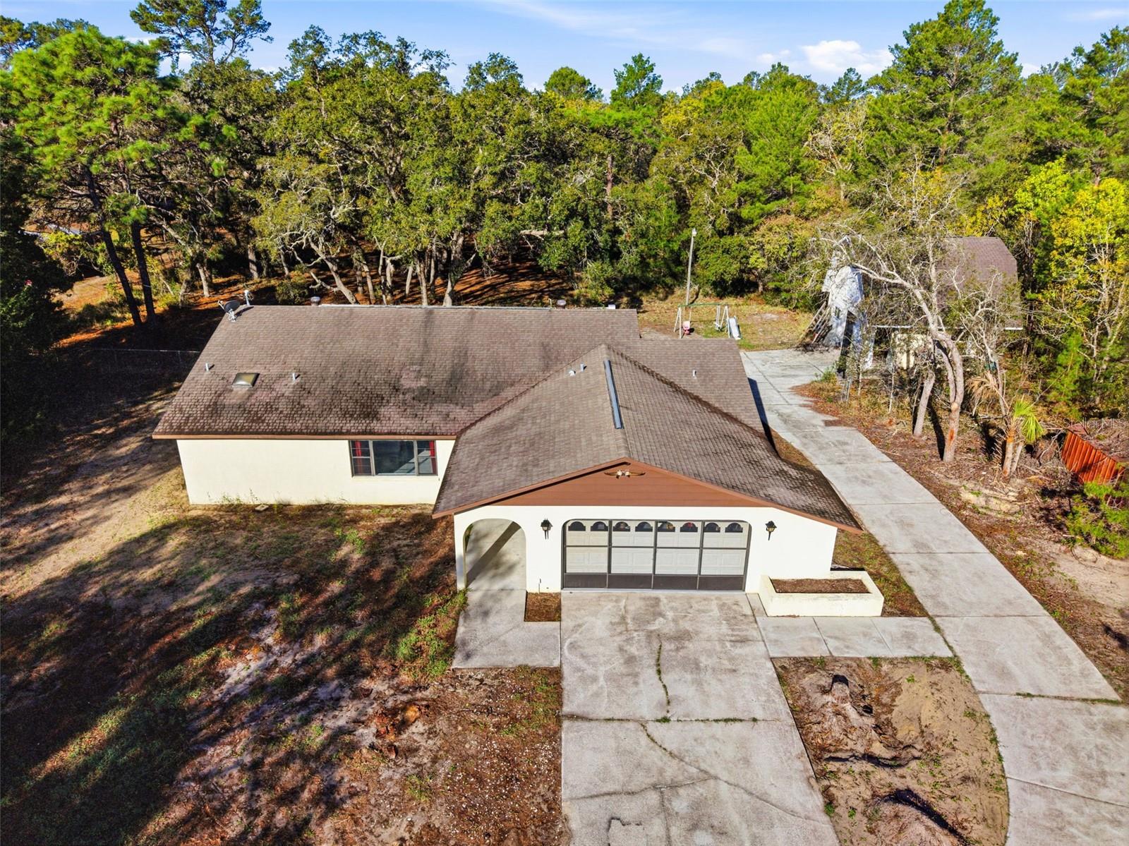 Listing photo id 18 for 18301 Branch Road