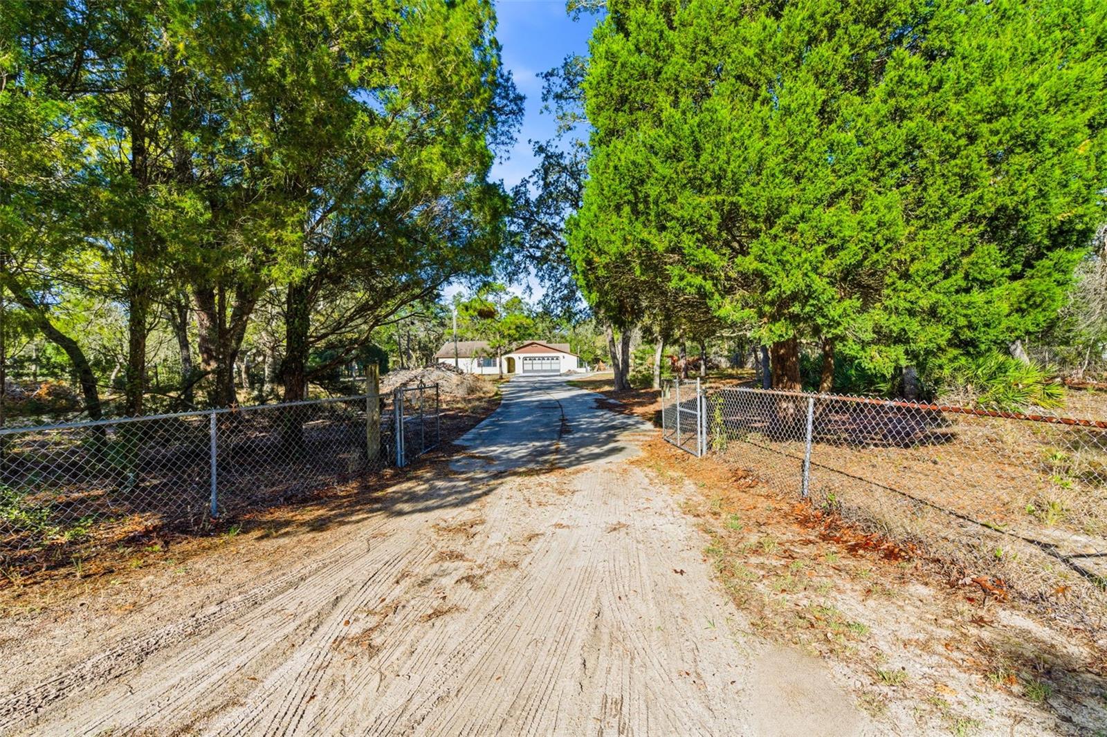 Listing photo id 1 for 18301 Branch Road