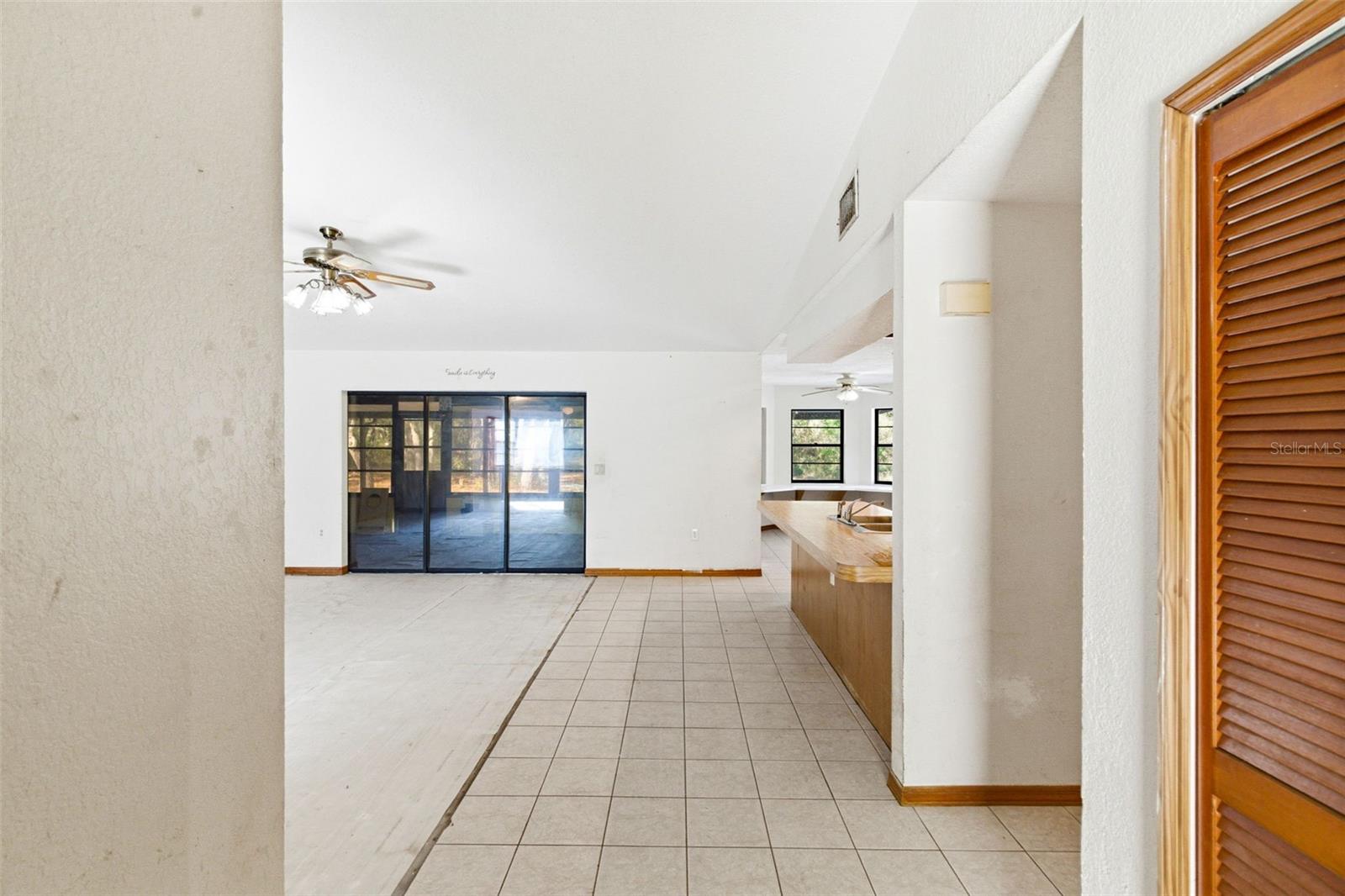 Listing photo id 4 for 18301 Branch Road