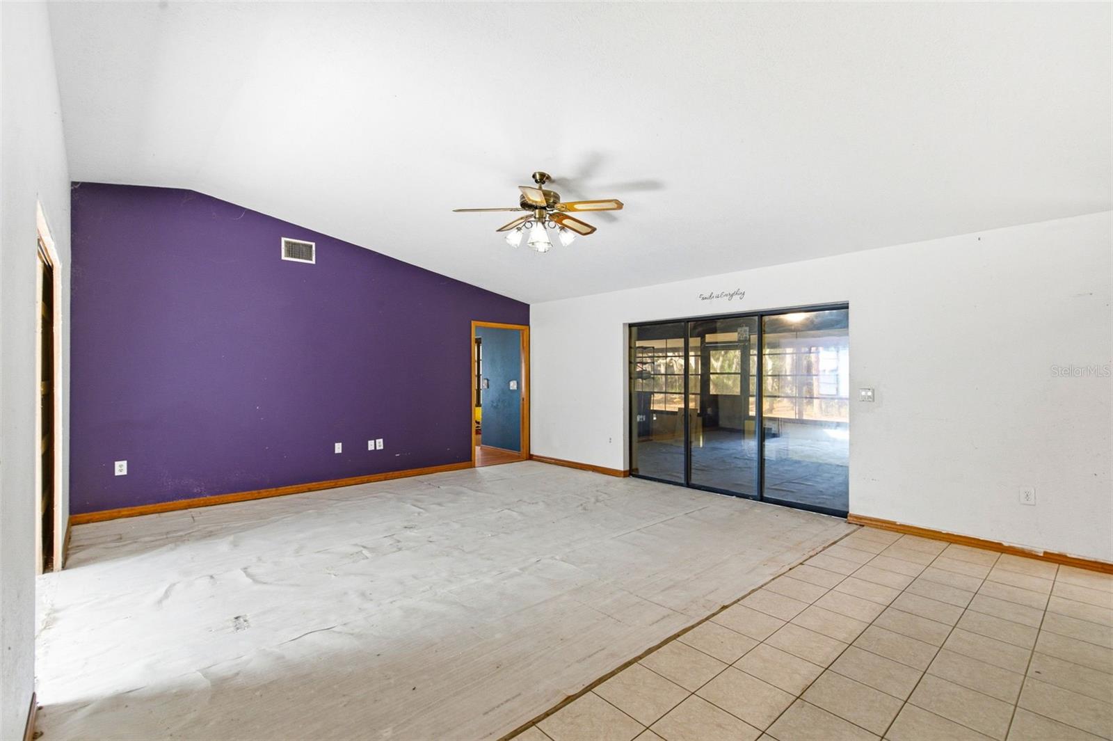 Listing photo id 5 for 18301 Branch Road