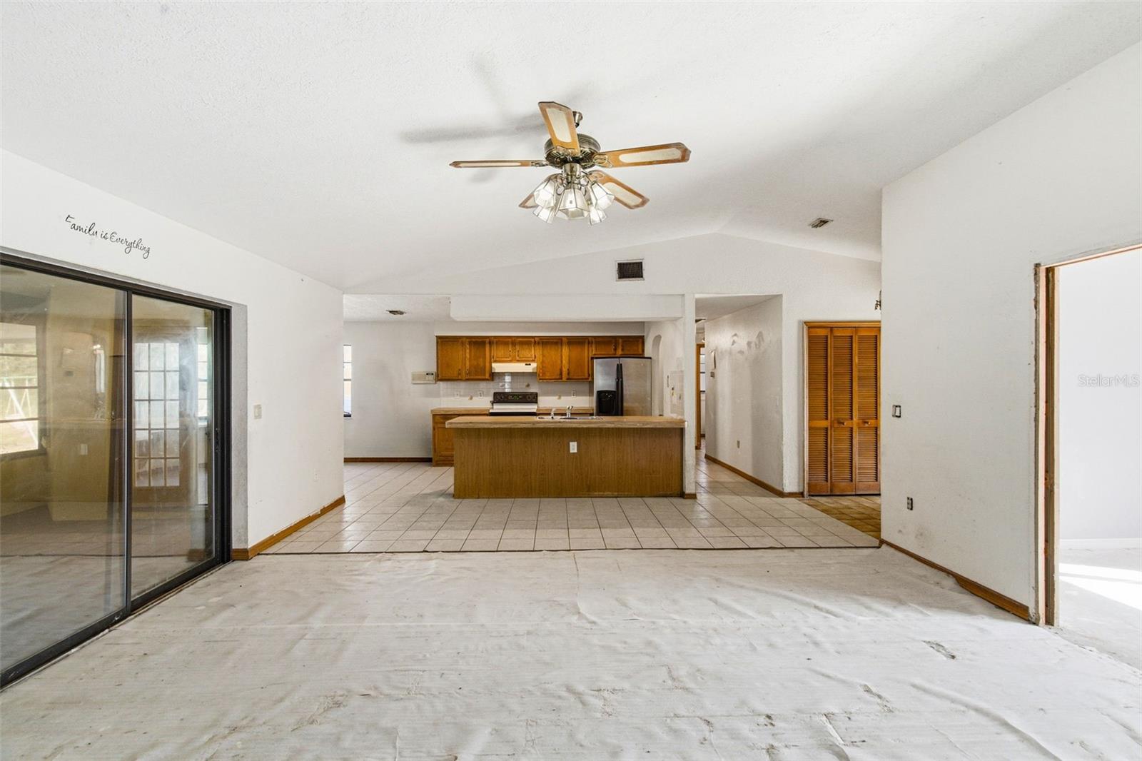 Listing photo id 6 for 18301 Branch Road