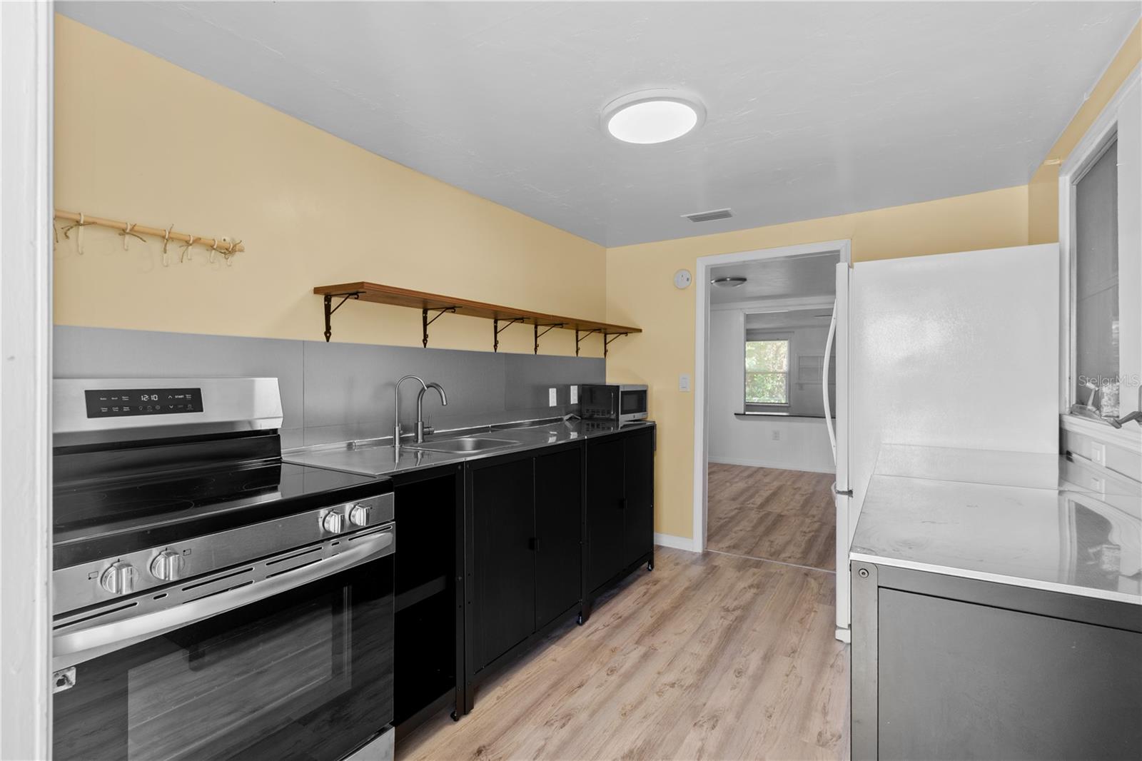 Image 15 of 79 For 2303 45th Street E