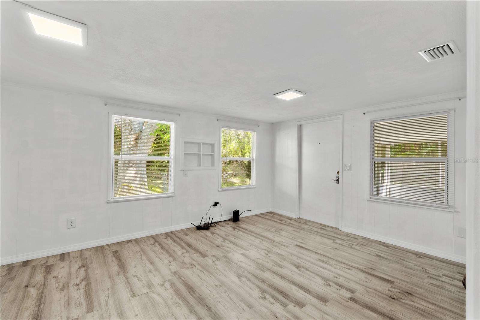 Image 16 of 79 For 2303 45th Street E