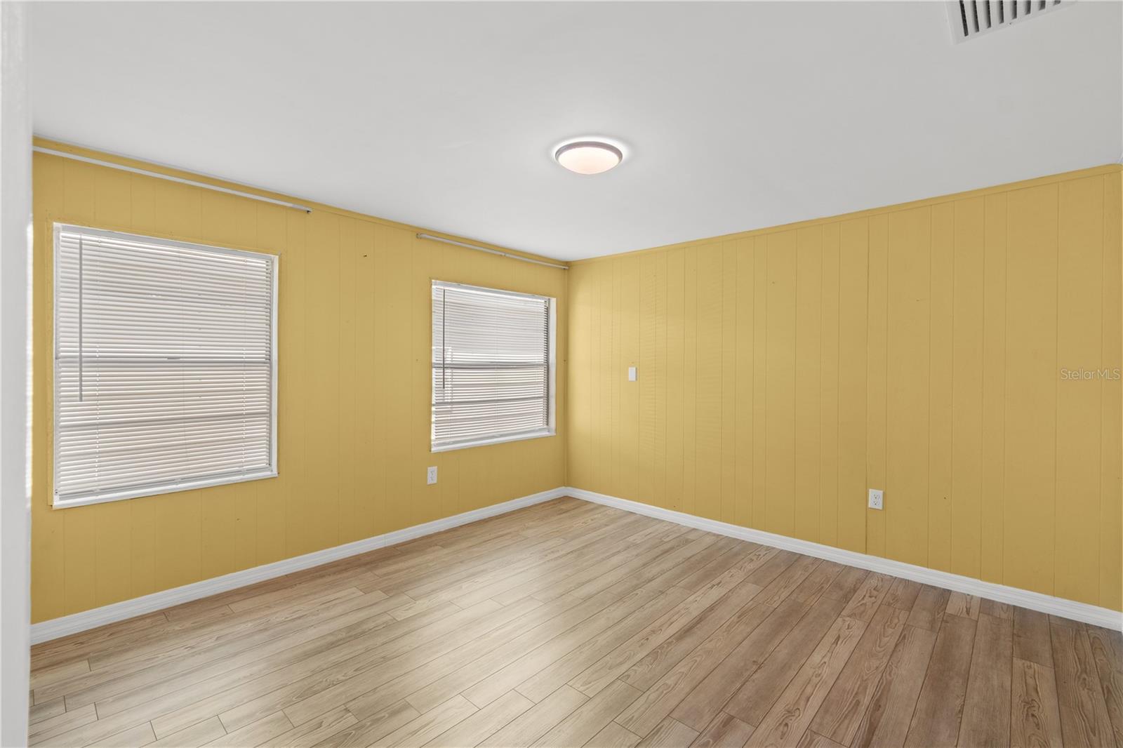 Image 31 of 79 For 2303 45th Street E