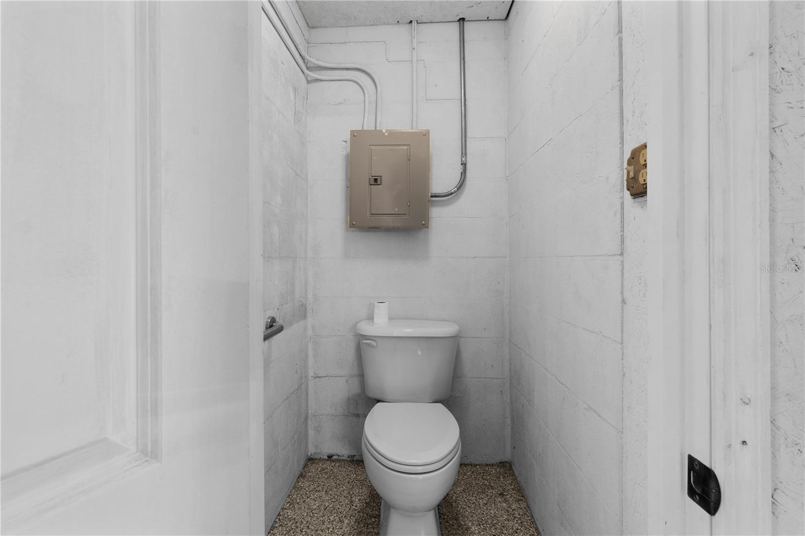 Image 39 of 79 For 2303 45th Street E