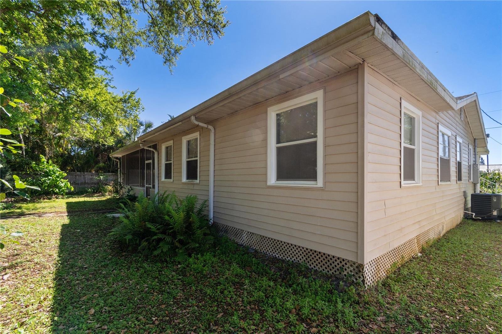 Image 52 of 79 For 2303 45th Street E