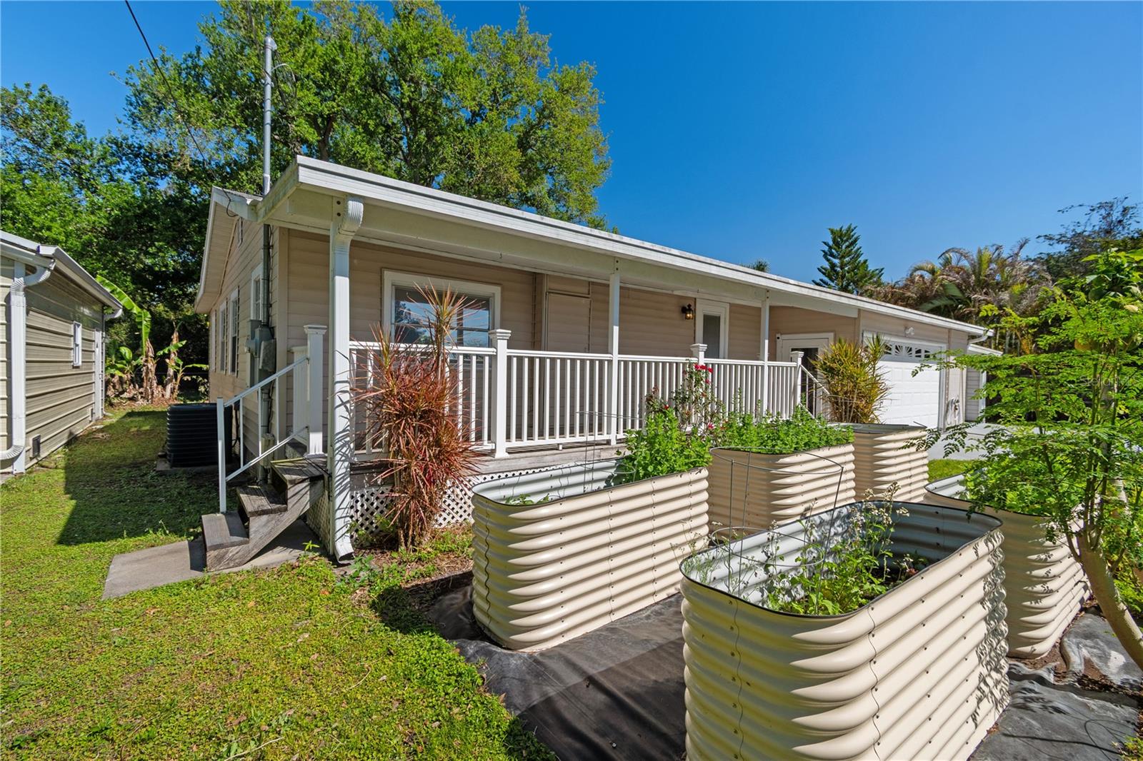 Image 7 of 79 For 2303 45th Street E