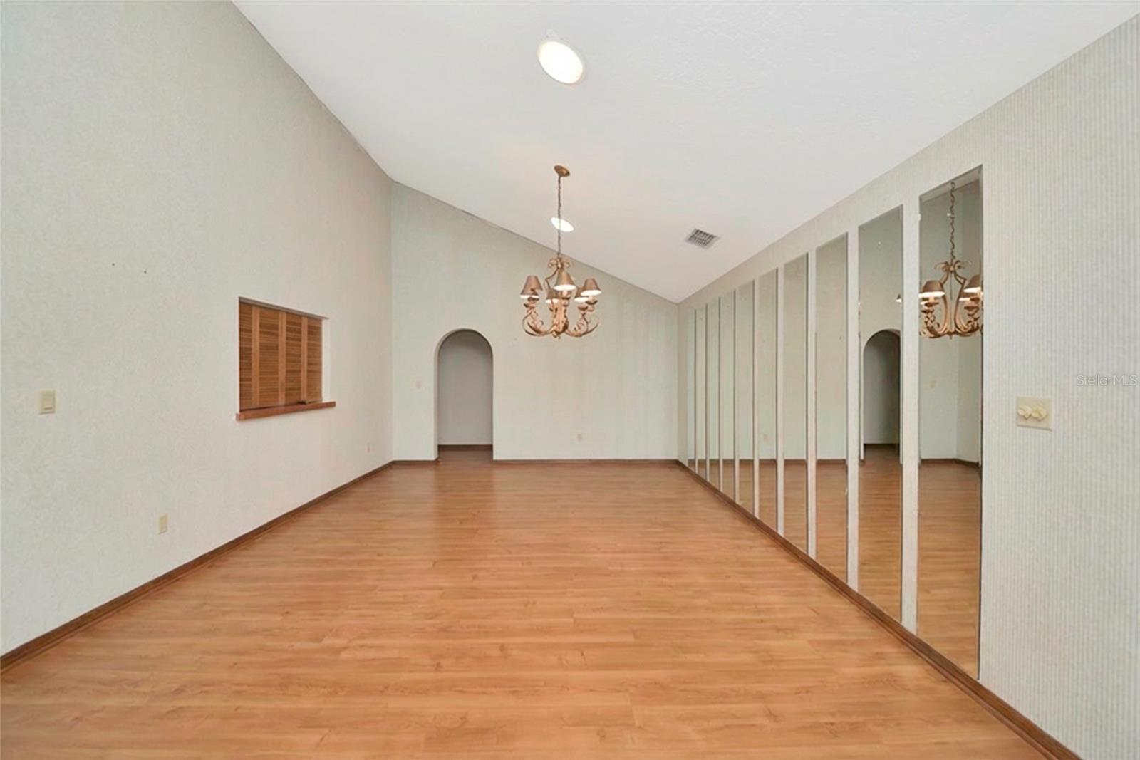 Image 11 of 39 For 1316 Riverview Circle