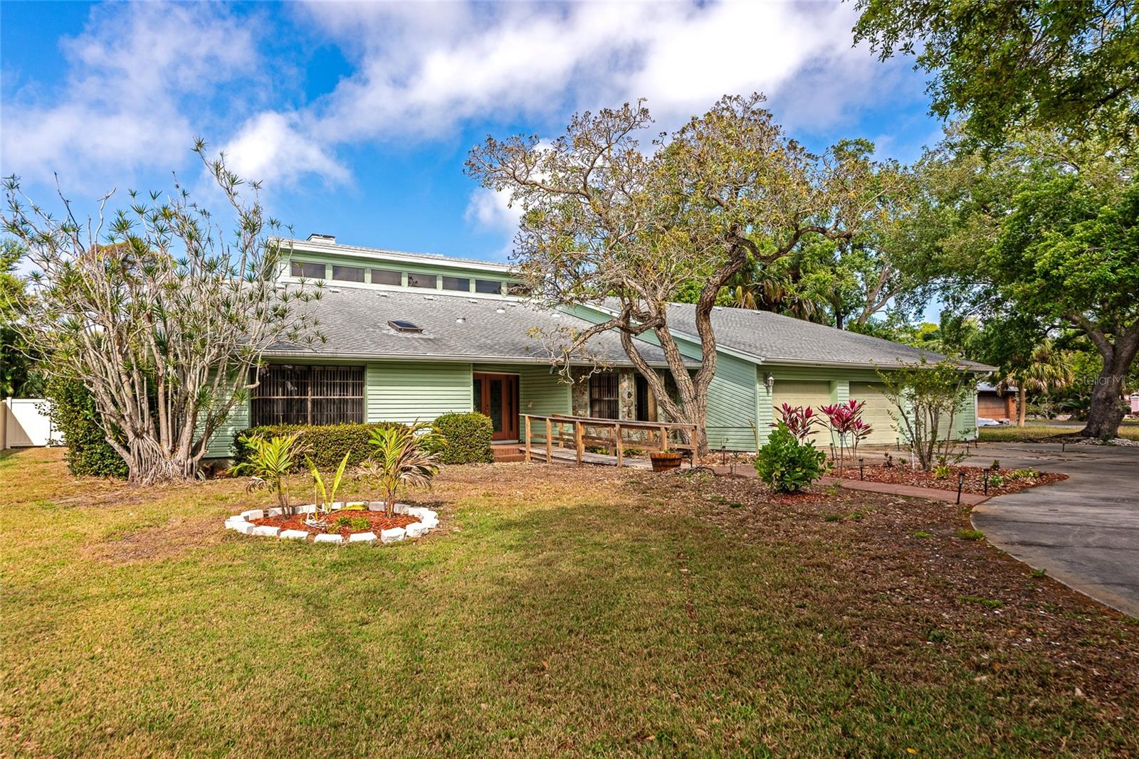 Image 2 of 39 For 1316 Riverview Circle