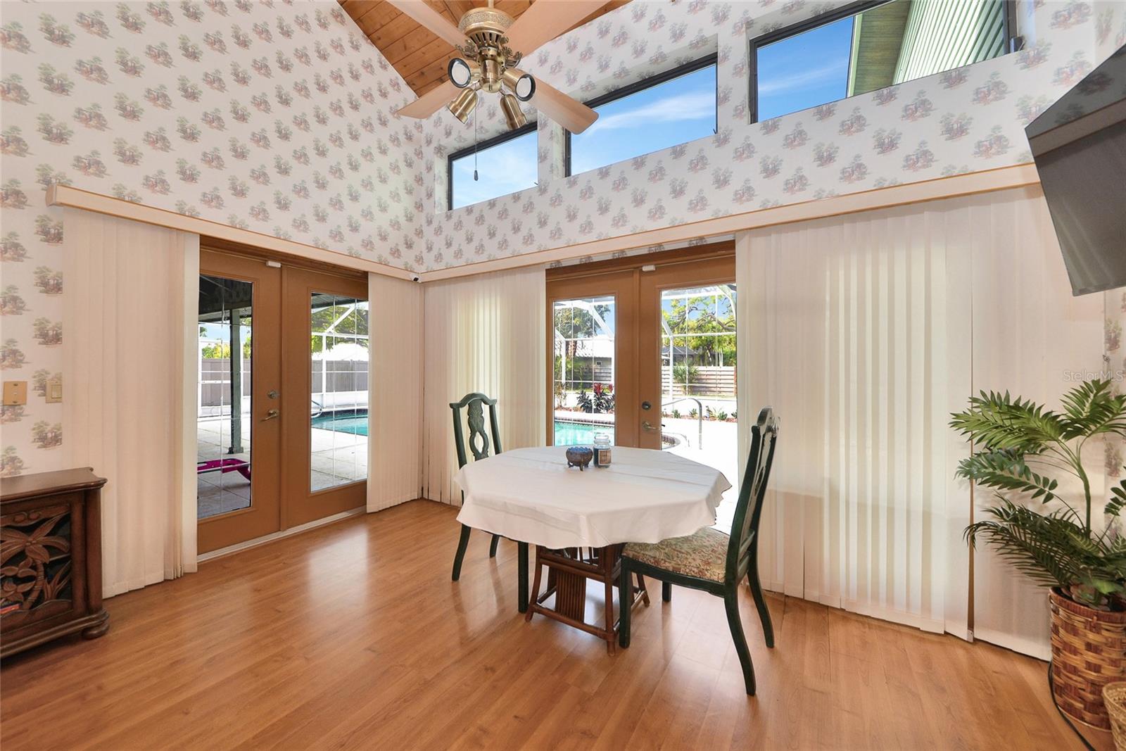 Image 22 of 39 For 1316 Riverview Circle