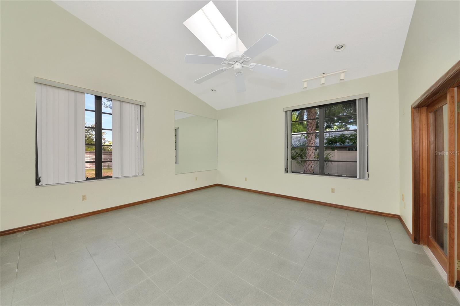 Image 24 of 39 For 1316 Riverview Circle