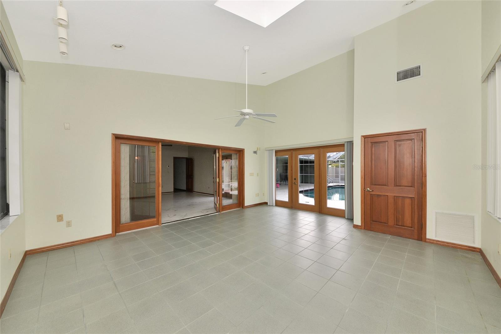 Image 25 of 39 For 1316 Riverview Circle