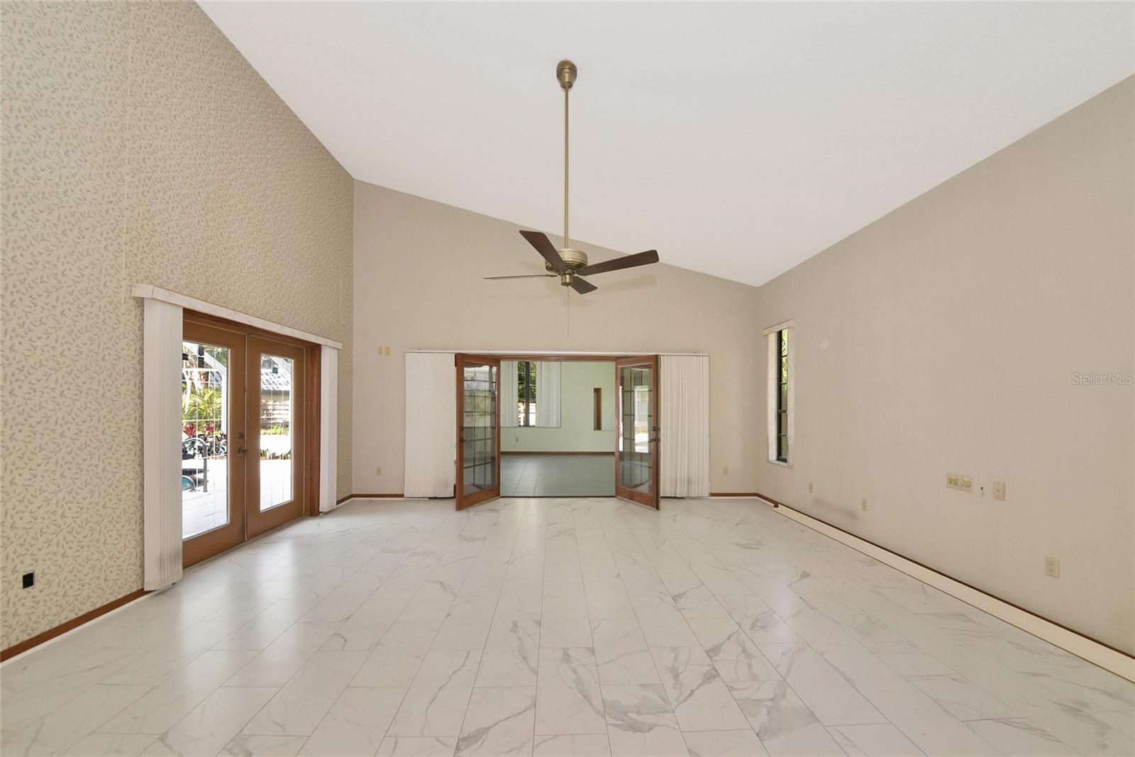 Image 27 of 39 For 1316 Riverview Circle