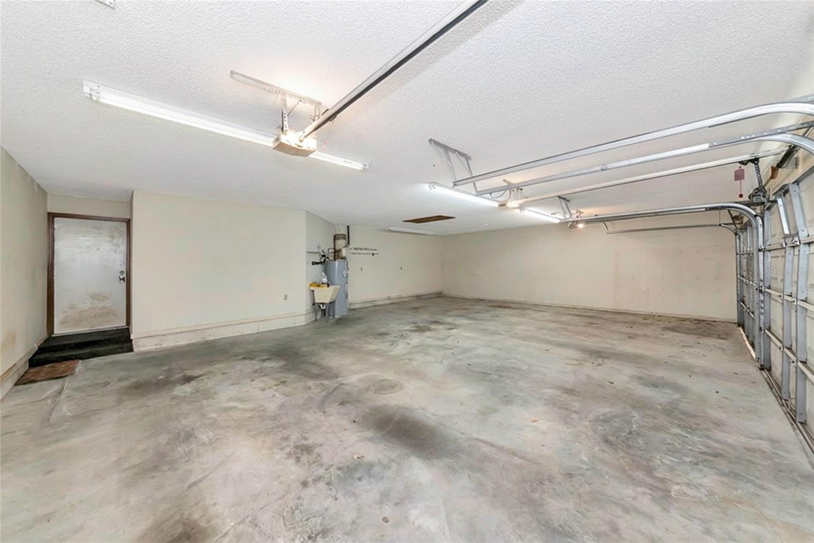 Image 35 of 39 For 1316 Riverview Circle