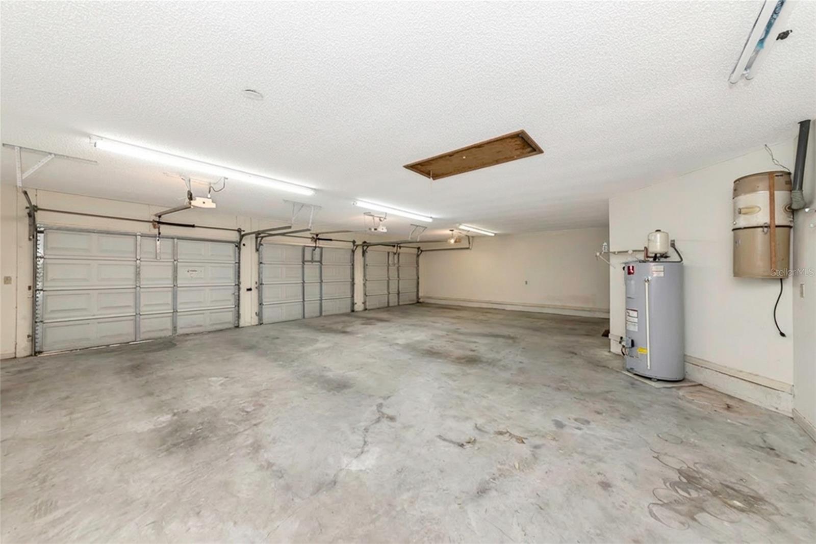 Image 36 of 39 For 1316 Riverview Circle