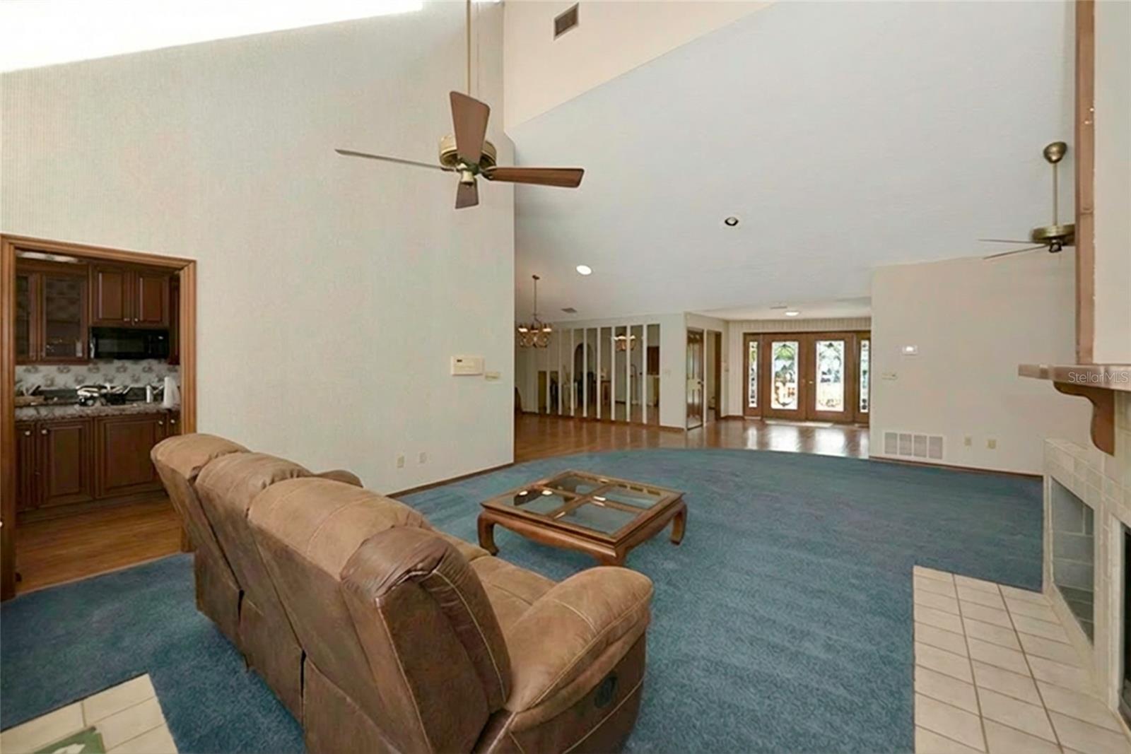 Image 5 of 39 For 1316 Riverview Circle