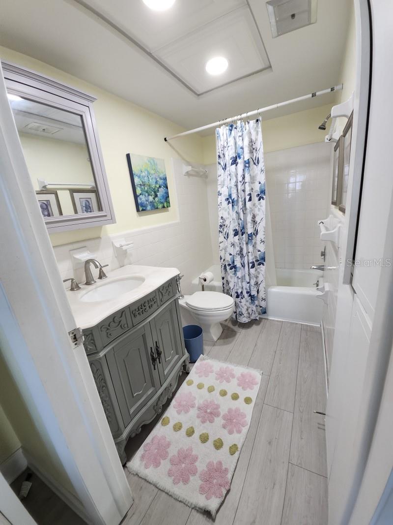 Image 3 of 7 For 300 64th Avenue 426