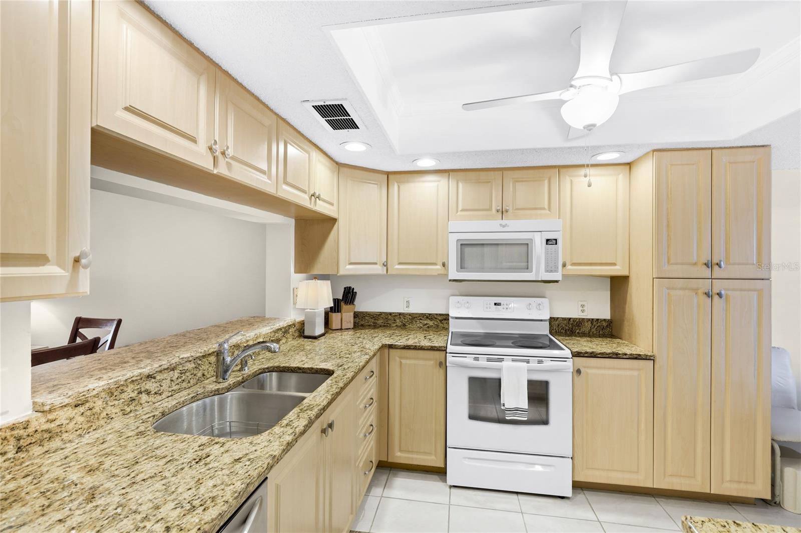 Image 11 of 38 For 6501 Stone River Road 302