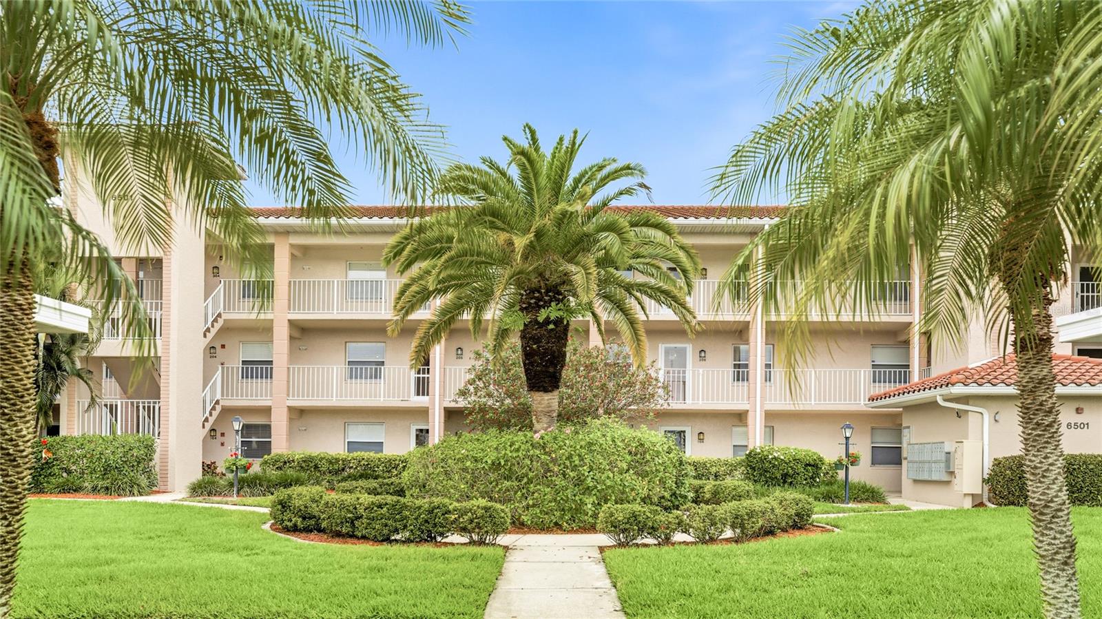 Image 3 of 38 For 6501 Stone River Road 302