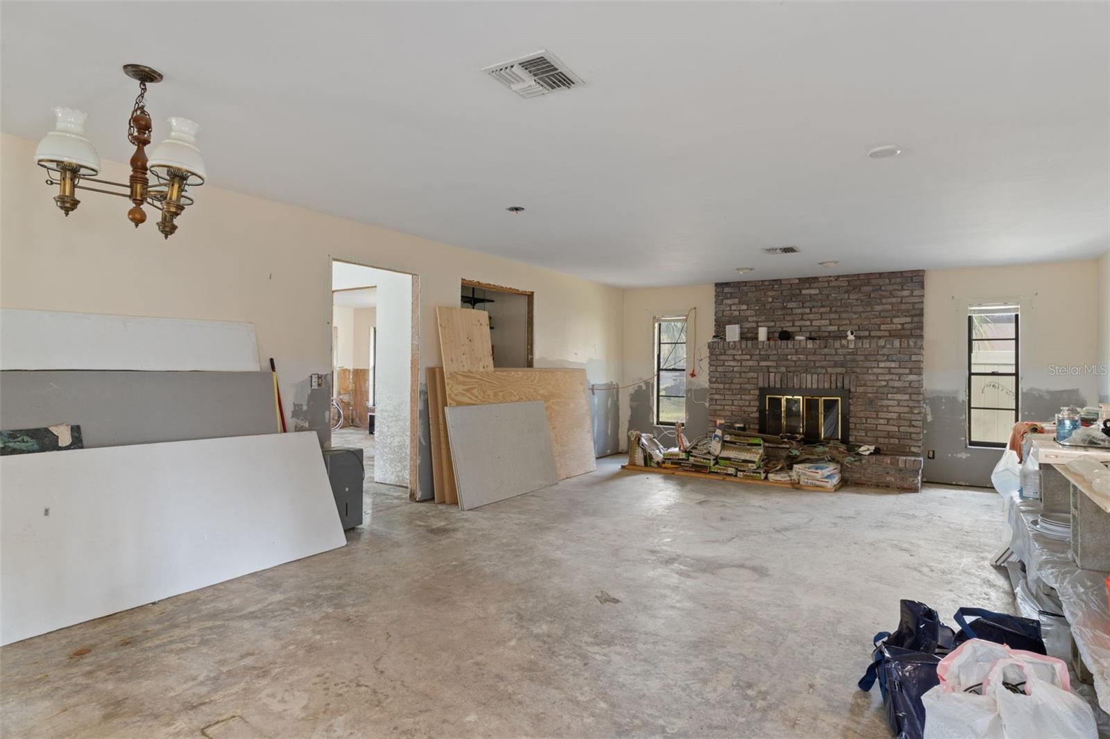 Image 10 of 39 For 5060 Stetson Point Drive