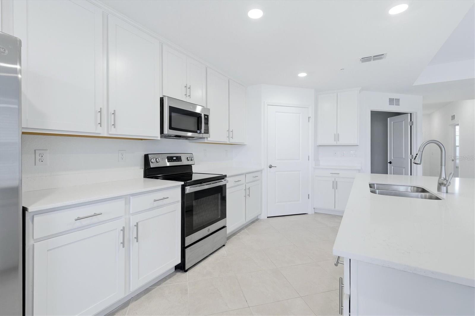 Image 20 of 99 For 12470 Wellen Golf Street 103