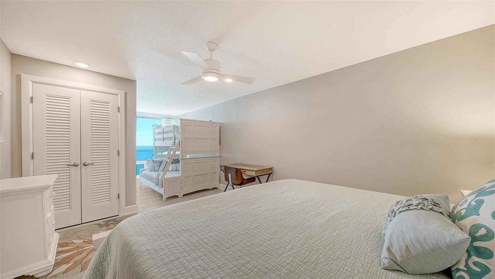 Image 19 of 39 For 2425 Gulf Of Mexico Drive 14e