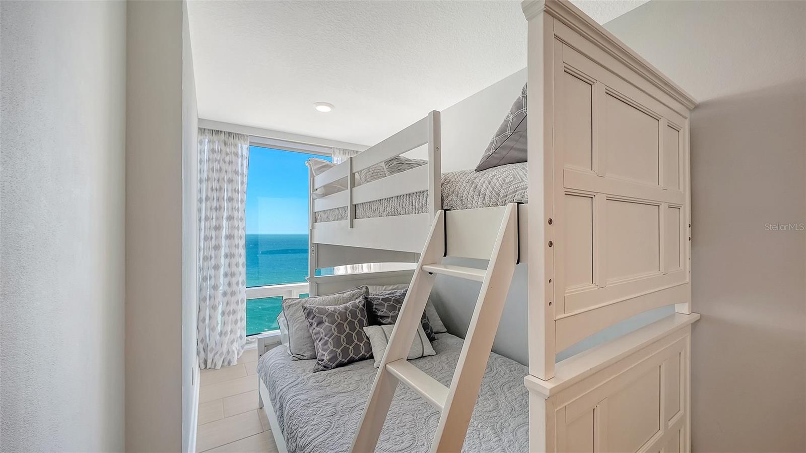 Image 20 of 39 For 2425 Gulf Of Mexico Drive 14e