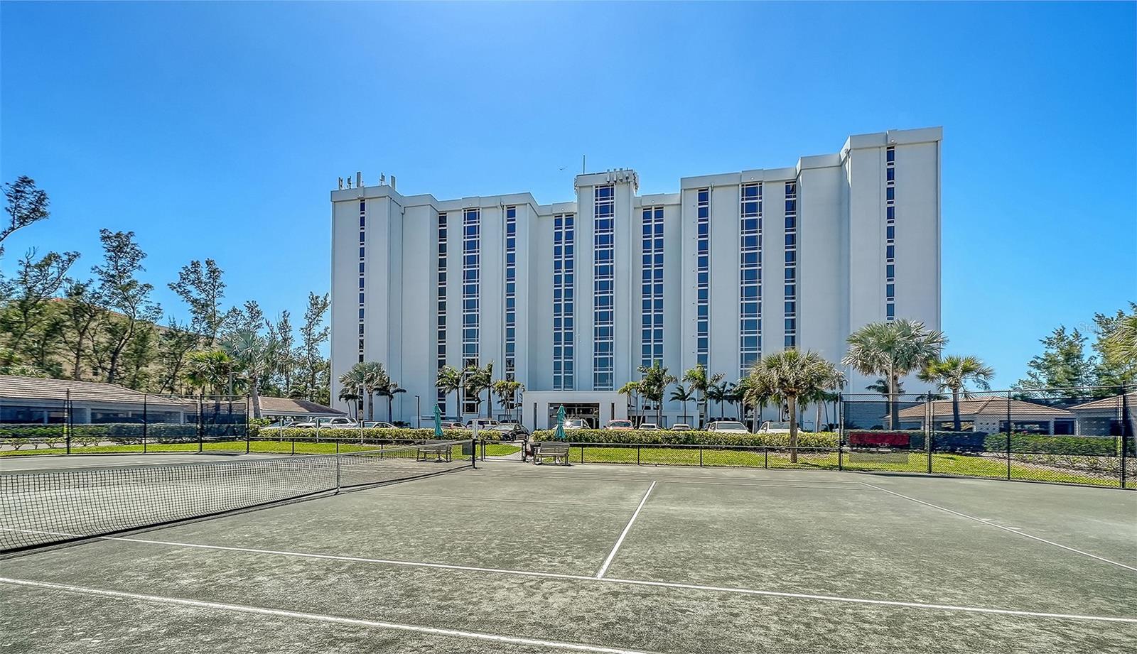 Image 37 of 39 For 2425 Gulf Of Mexico Drive 14e