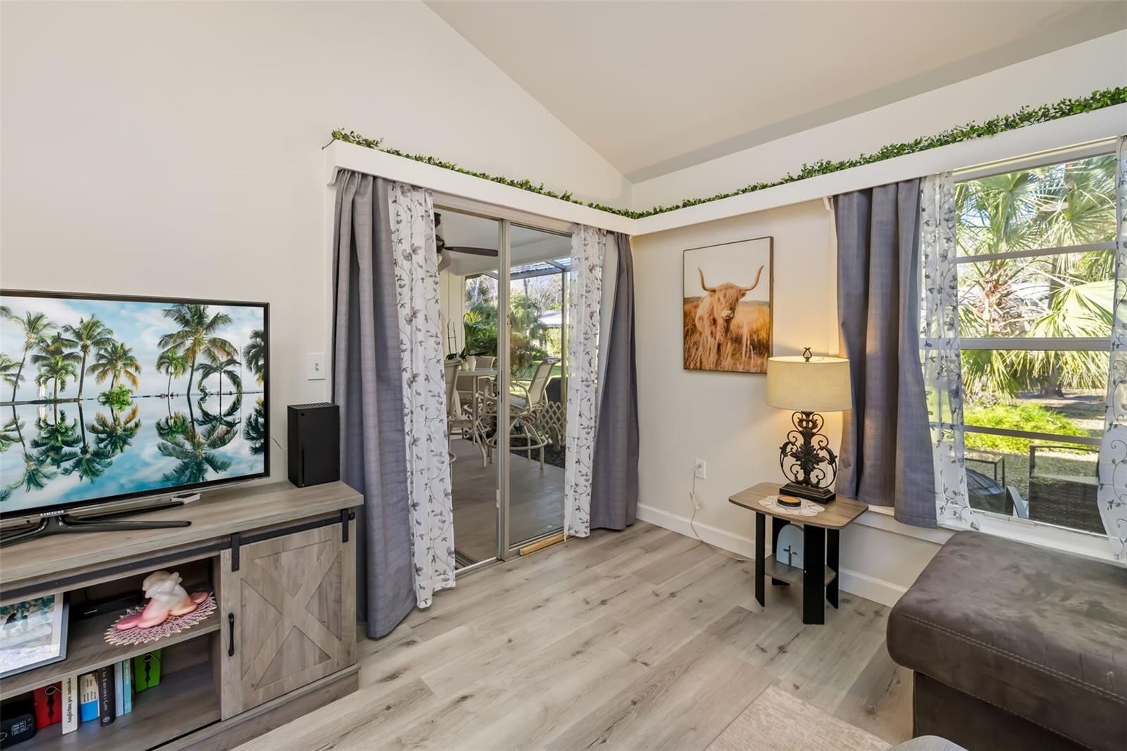 Image 14 of 56 For 5023 Village Gardens Drive 29