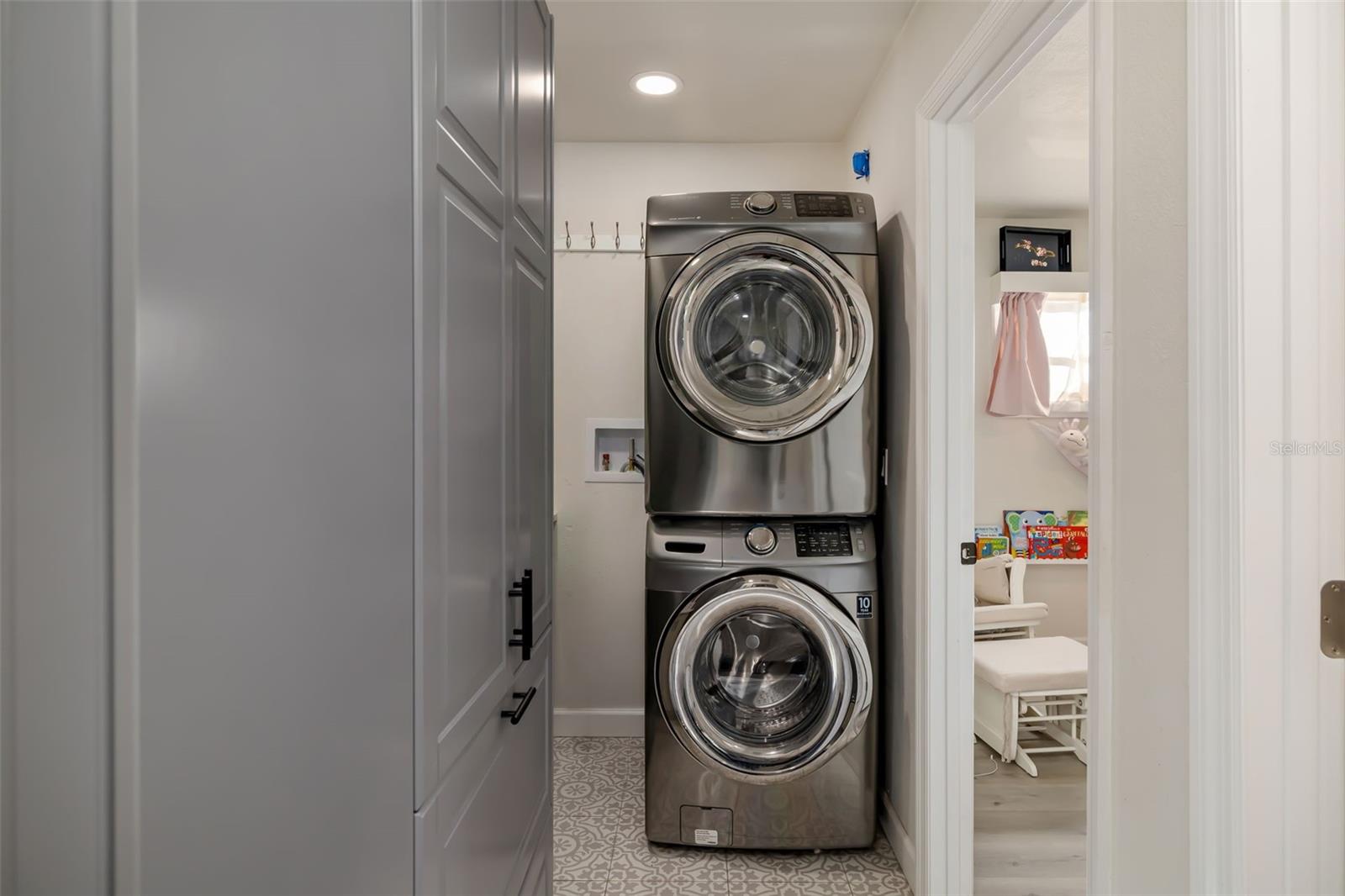 Image 21 of 56 For 5023 Village Gardens Drive 29