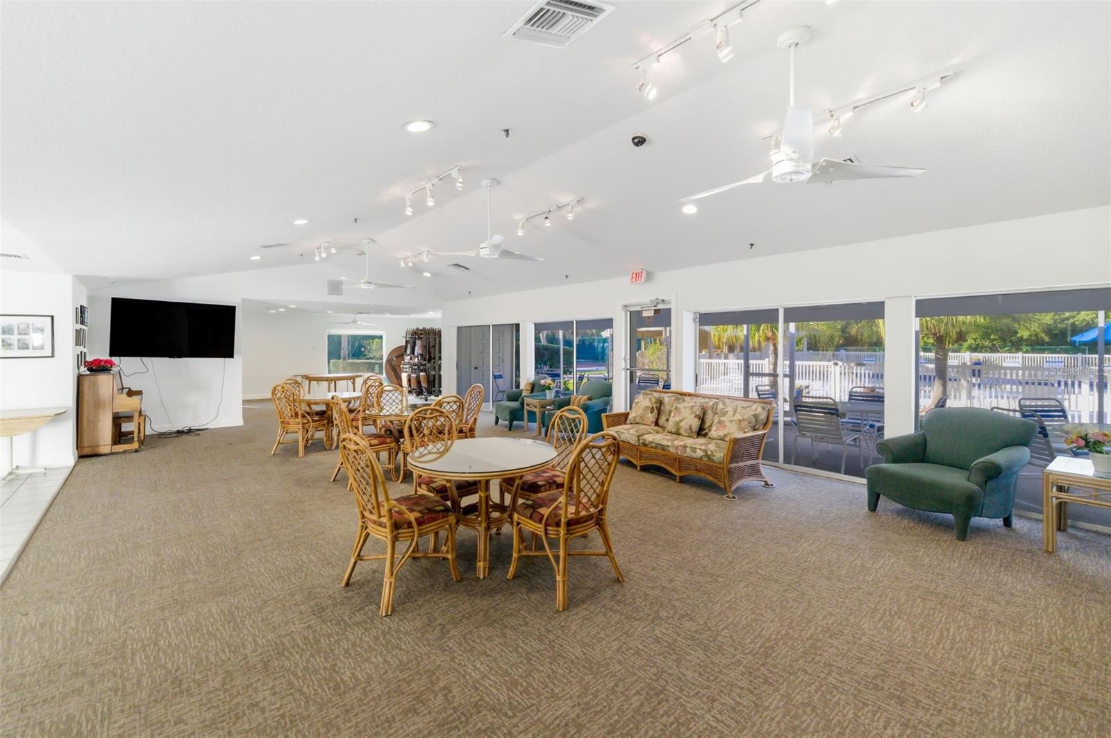 Image 41 of 56 For 5023 Village Gardens Drive 29