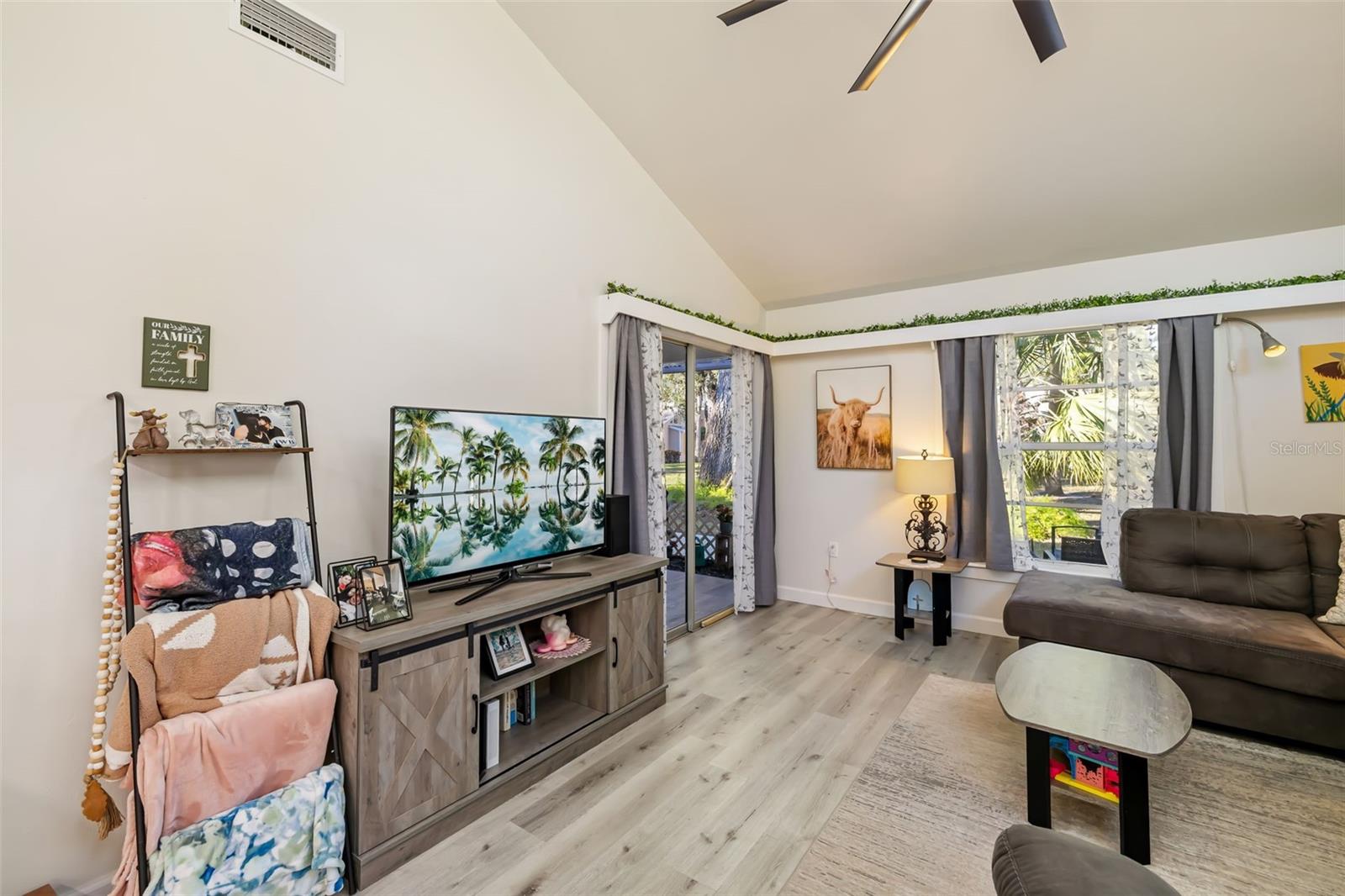 Image 6 of 56 For 5023 Village Gardens Drive 29