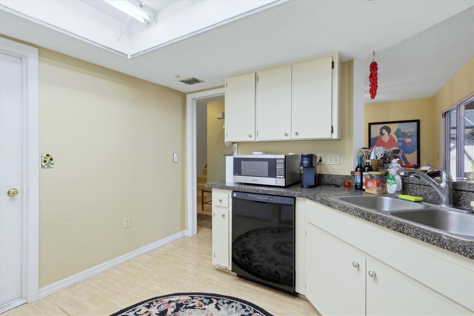 Image 10 of 25 For 4173 Center Pointe Circle 87b