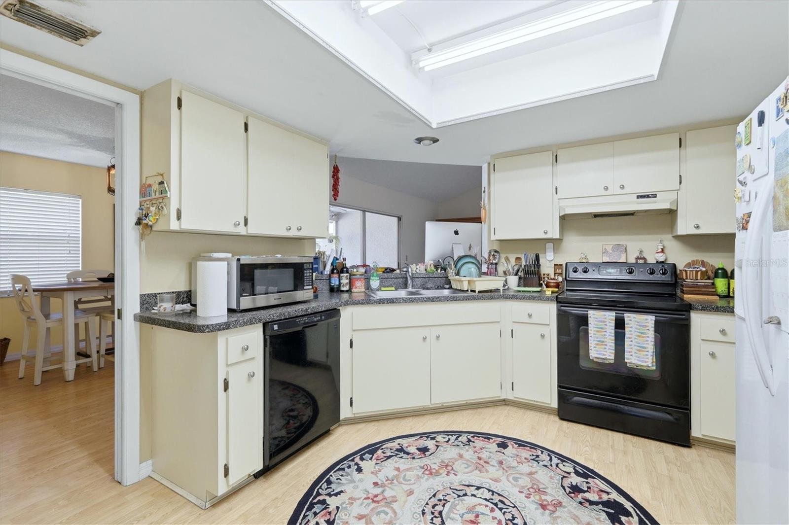 Image 9 of 25 For 4173 Center Pointe Circle 87b