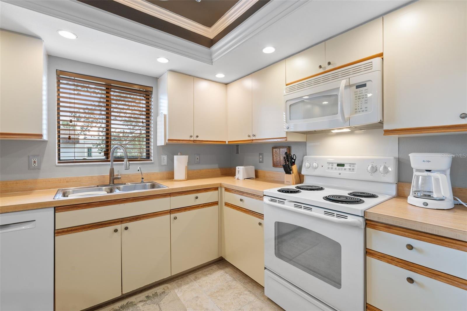 Image 10 of 49 For 808 Capri Isles Boulevard 216