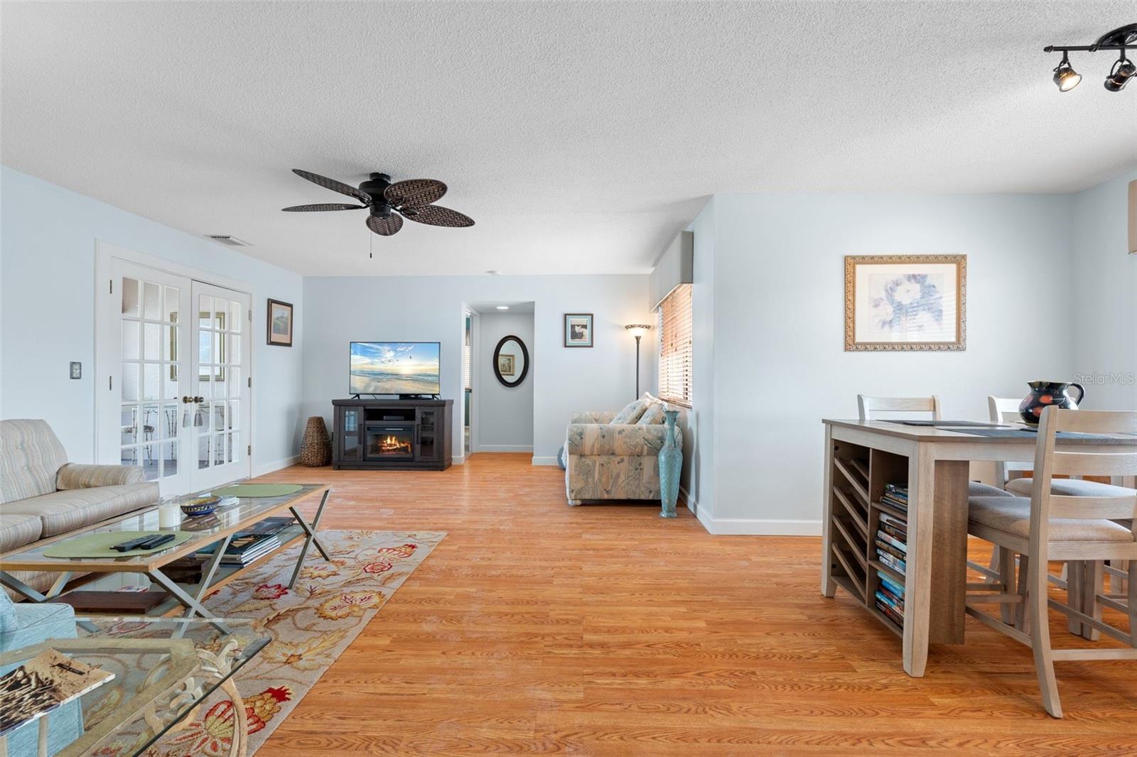 Image 13 of 49 For 808 Capri Isles Boulevard 216