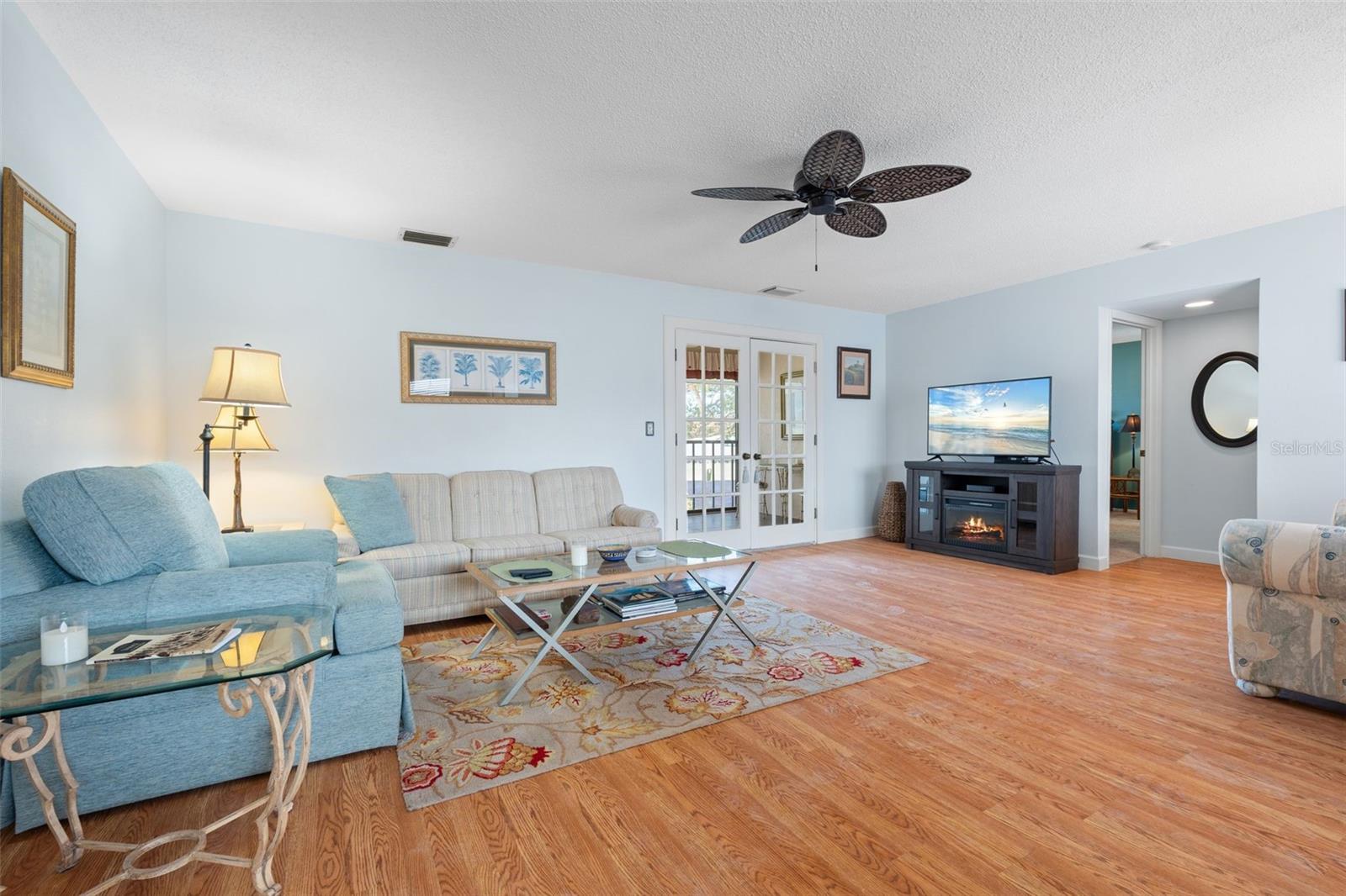 Image 16 of 49 For 808 Capri Isles Boulevard 216