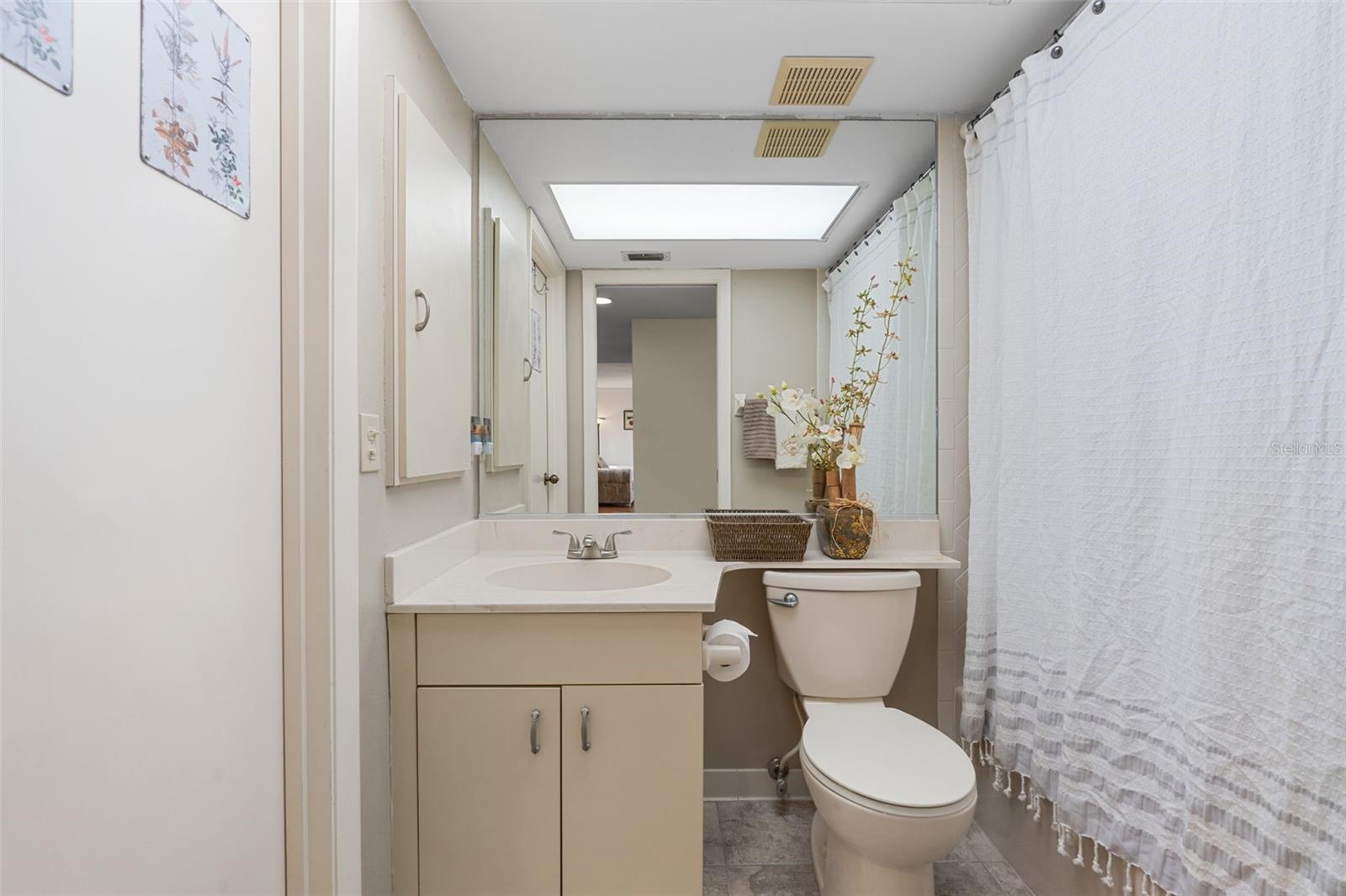 Image 29 of 49 For 808 Capri Isles Boulevard 216