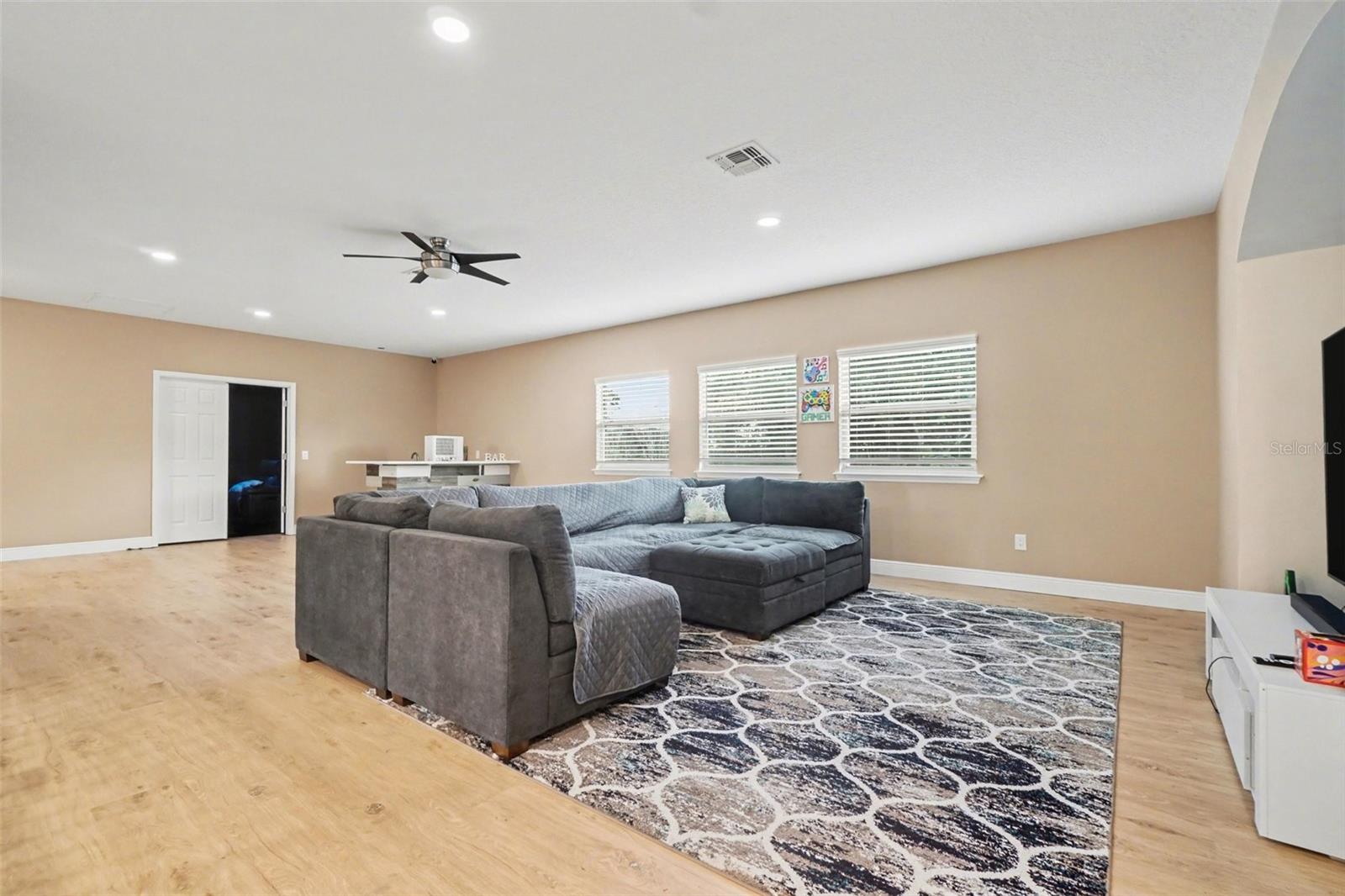 Image 13 of 39 For 17987 Gourd Neck Loop