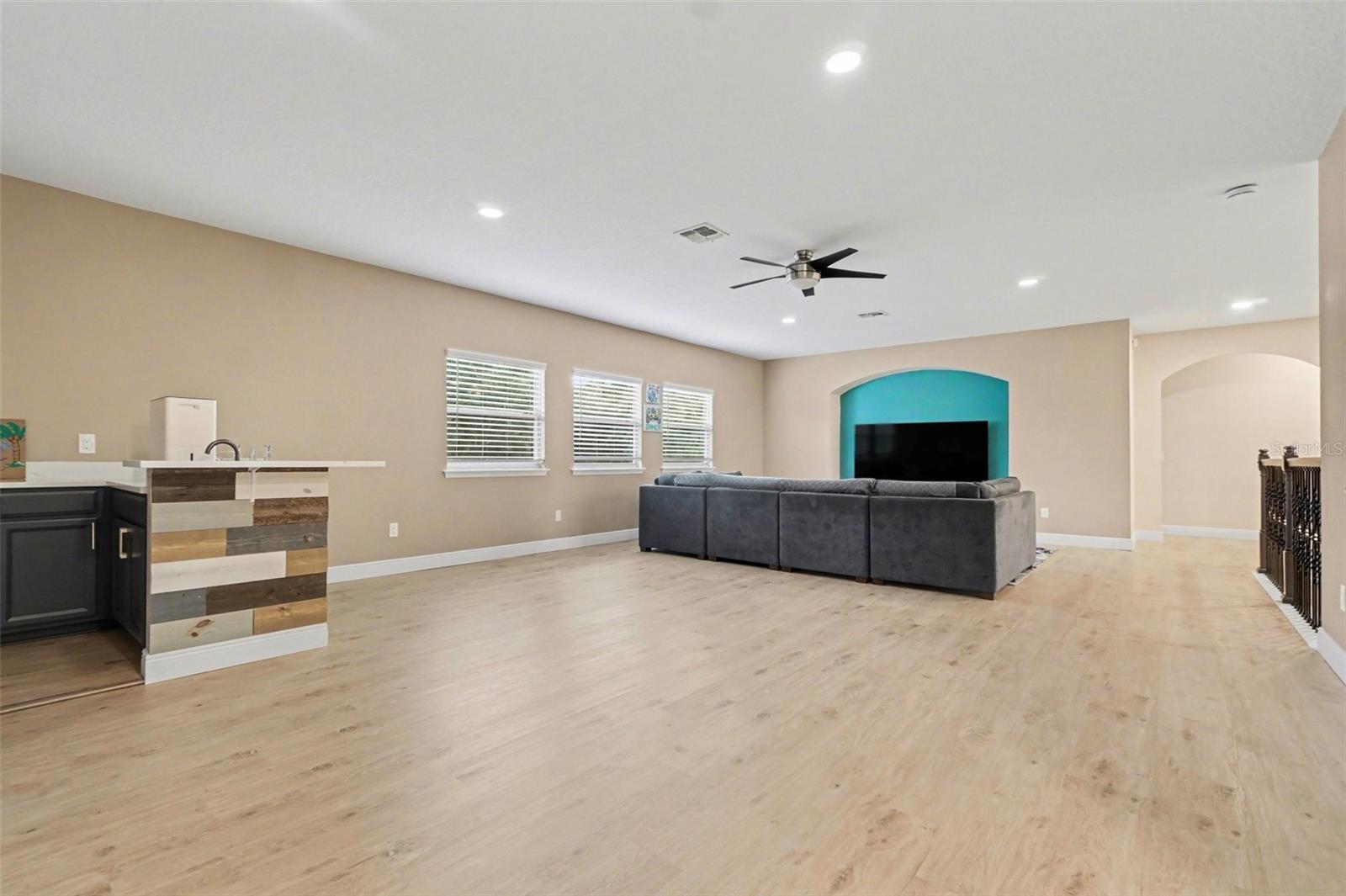 Image 15 of 39 For 17987 Gourd Neck Loop