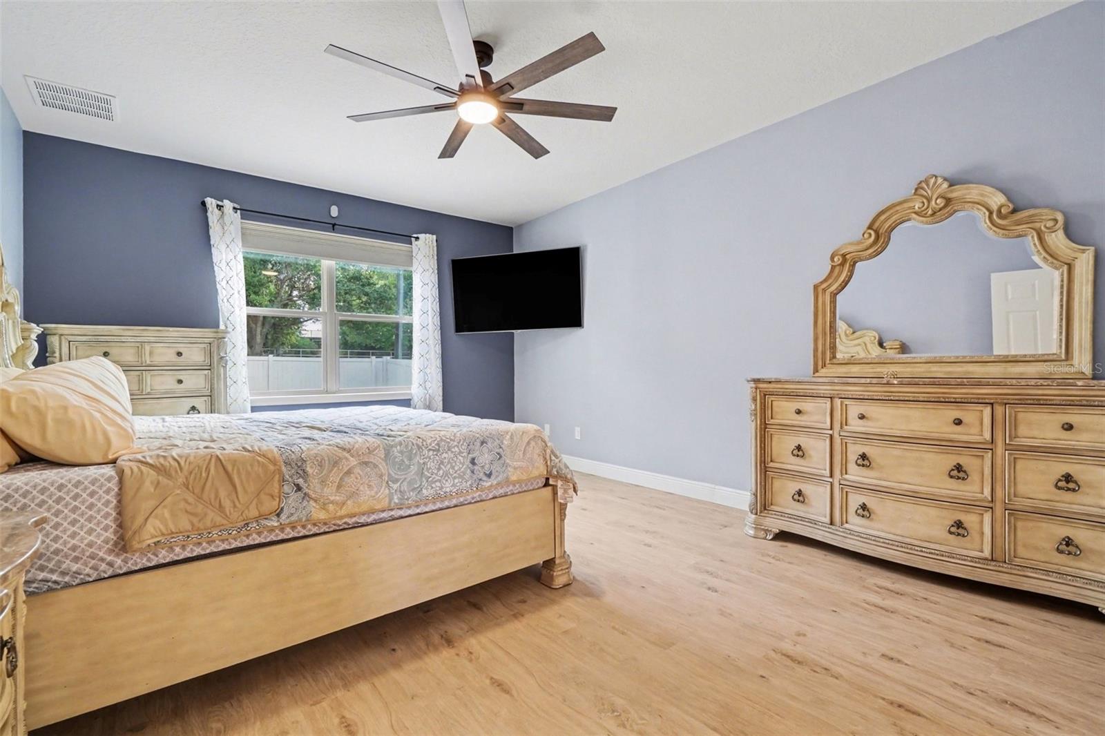 Image 16 of 39 For 17987 Gourd Neck Loop