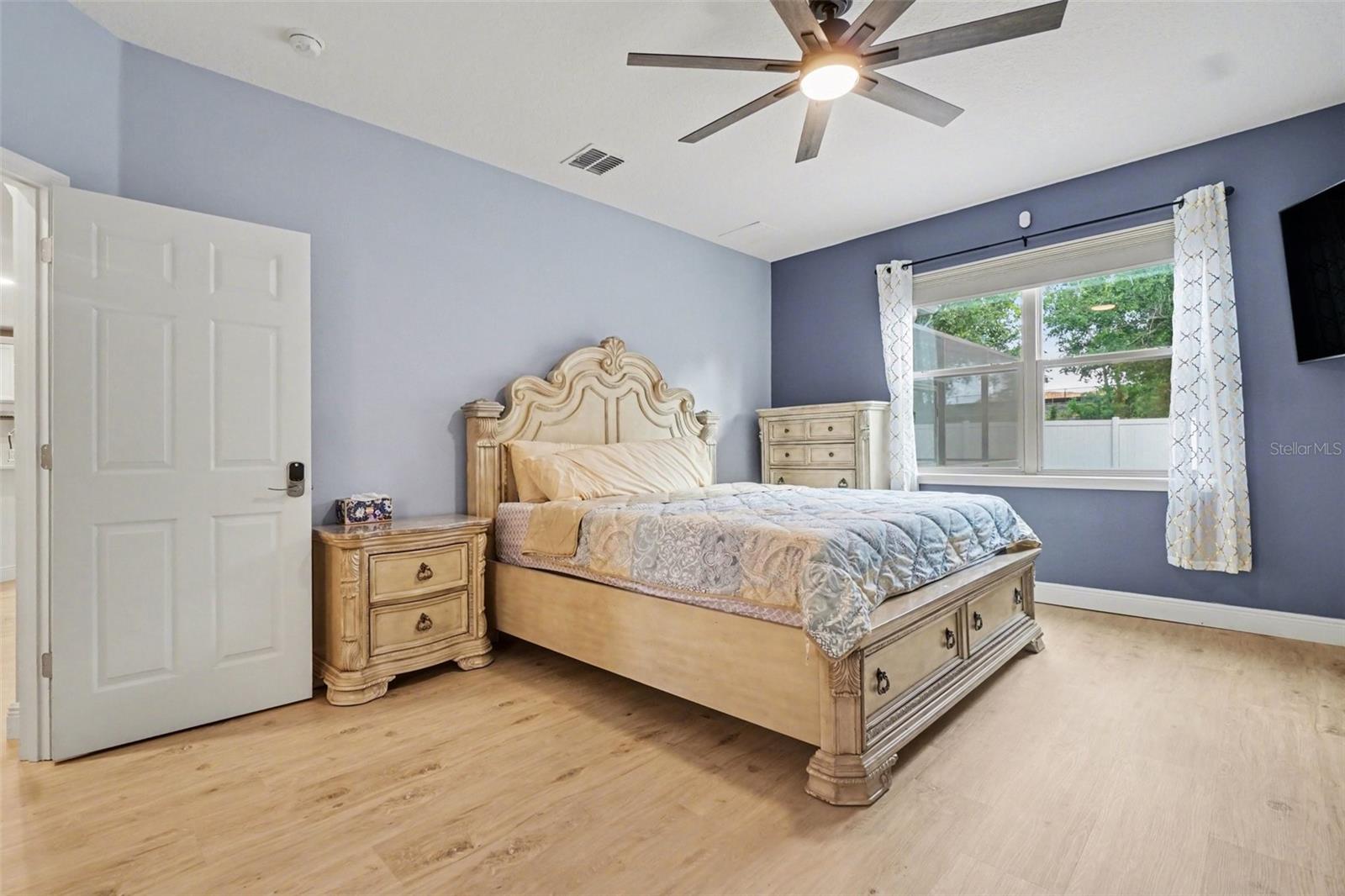 Image 17 of 39 For 17987 Gourd Neck Loop