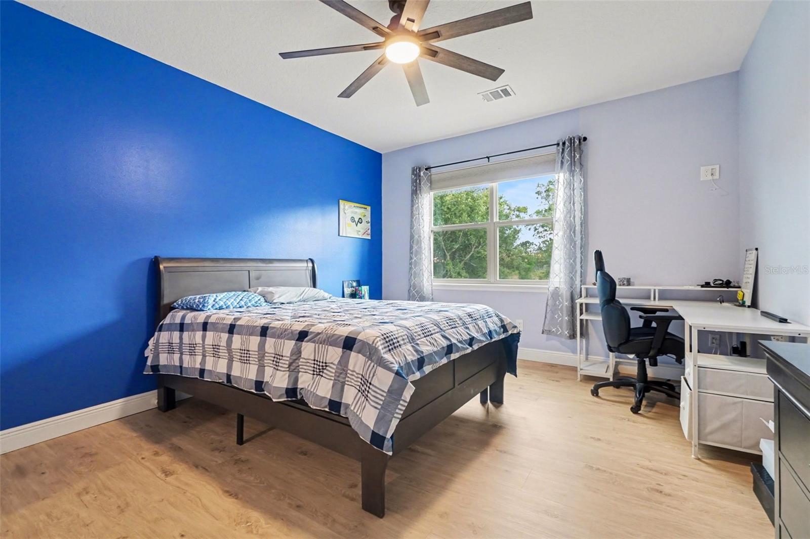 Image 20 of 39 For 17987 Gourd Neck Loop